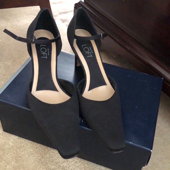 Shoes - Picture 3 of 4